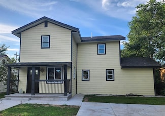 1304 E 8th Ave, Hutchinson, KS 67501