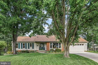 7802 Lowmoor Ct, Springfield, VA 22153