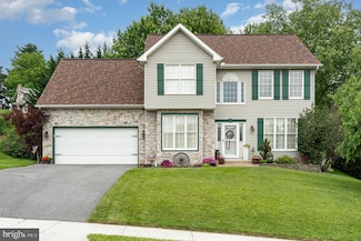 412 Hemlock Dr, New Cumberland, PA 17070