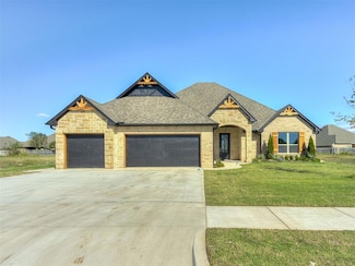 1925 SW 40th St, Moore, OK 73160