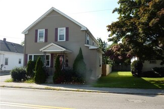 22 Randall St, Cranston, RI 02920