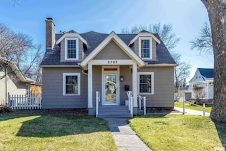 2721 Middle Rd, Davenport, IA 52803
