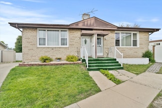 298 Dover Ln, Des Plaines, IL 60018