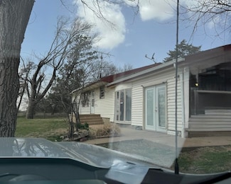 398 W 20th St S, Mayfield, KS 67103