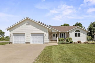 321 9th St E, Hector, MN 55342