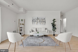 1211 S Eads St Unit 604, Arlington, VA 22202