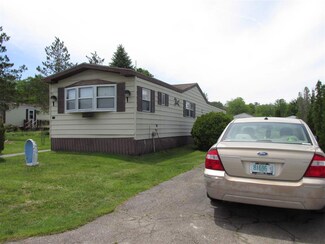 115 Whippoorwill St, Seabrook, NH 03874