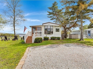24 Empire Cir, South Hero, VT 05486