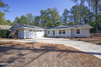 40 Tamarisk Ln, Pinehurst, NC 28374