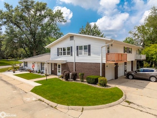 1008 Ellis Dr, Charles City, IA 50616