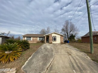 4003 E 12th Ct, Panama City, FL 32404