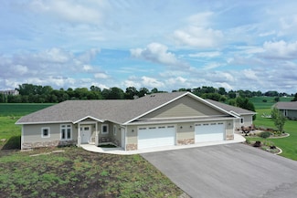 N866 N Water St, Watertown, WI 53098