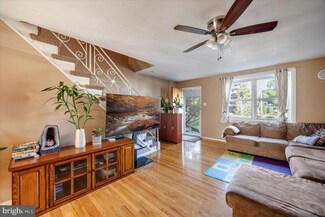 2812 Knorr St, Philadelphia, PA 19149