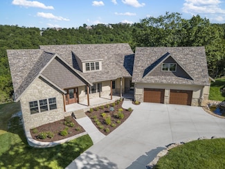 653 Forest Lake Dr, Reeds Spring, MO 65737