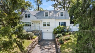 166 Dannell Dr, Stamford, CT 06905