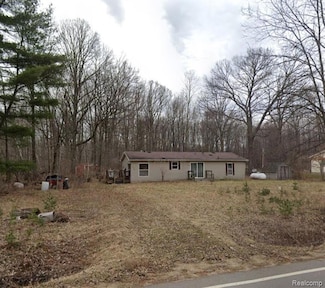 5786 Murphy Lake Rd, Millington, MI 48746