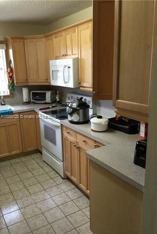 6201 SW 9th St, West Miami, FL 33144