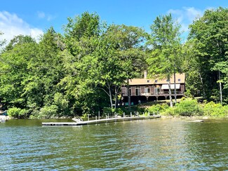 17 Blueberry Point Rd, Raymond, ME 04071