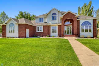 518 Harwood Dr S, Fargo, ND 58104