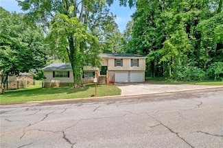 467 Pineburr Ln, Stone Mountain, GA 30087