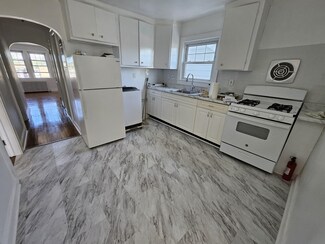 824 Roosevelt Ave, Secaucus, NJ 07094