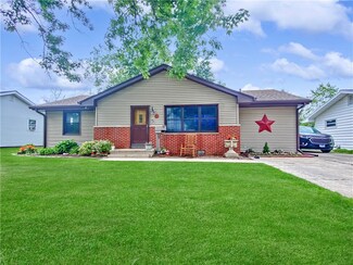 1005 S 23rd St, Mattoon, IL 61938