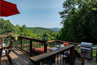 725 Flamstead Rd, Chester, VT 05143