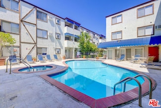 18530 Hatteras St Unit 130, Tarzana, CA 91356