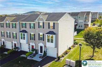 9 Red Rose Ln, Easton, PA 18045