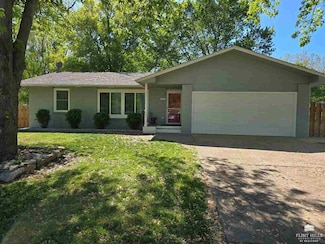 2227 4th St, Clay Center, KS 67432