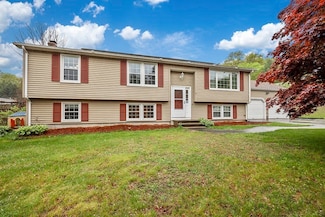 17 Reilly Ave, Blackstone, MA 01504