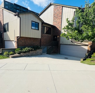 40 Portwine Rd, Willowbrook, IL 60527