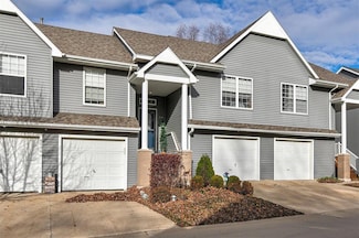 6128 Hickory Ln, Urbandale, IA 50322