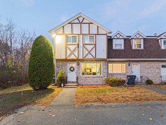 945 Riverside Dr Unit 2A, Methuen, MA 01844