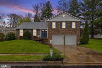 9933 Courthouse Woods Ct, Vienna, VA 22181