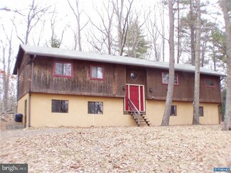 306 Rock Ledge Dr, Cresco, PA 18326