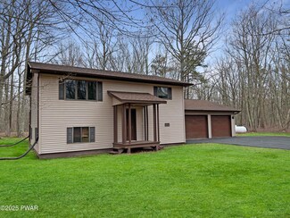 125 Center Trail, Hawley, PA 18428