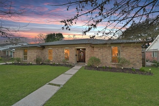 5830 Valkeith Dr, Houston, TX 77096