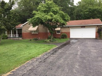 5446 McGuffey Rd, Lowellville, OH 44436