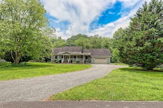 765 River Oaks Dr, Hayesville, NC 28904