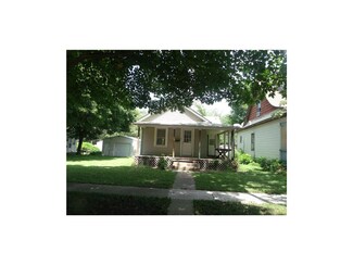 215 W 3rd Ave, Garnett, KS 66032