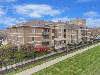 4231 W 76th St Unit 305, Chicago, IL 60652