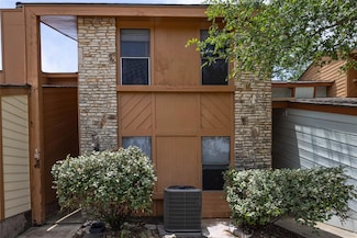 15 Cypress Fairway Village, Wimberley, TX 78676