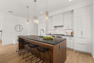 100 Linden St Unit 301, Wellesley, MA 02482