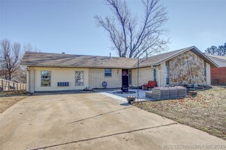911 Mockingbird Ln, Okmulgee, OK 74447