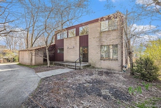 3668 Bayou Dr, West Bloomfield, MI 48323