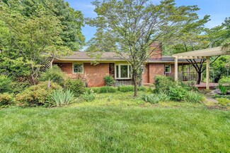 522 Crestland Dr, Roanoke, VA 24019