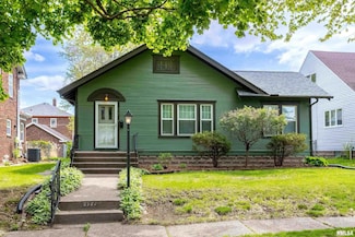 2727 Scott St, Davenport, IA 52803