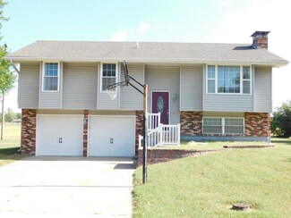 504 W Alamosa Blvd, Iola, KS 66749