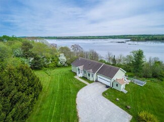 58 Bobolink Ln, Thomaston, ME 04861